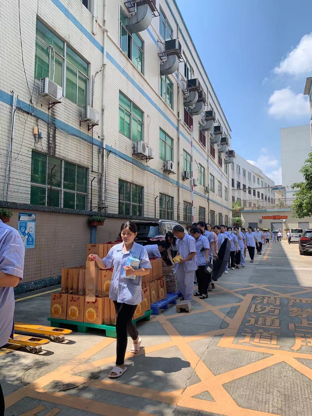 91麻豆国产精品视频化妝用品（深圳）有限公司預祝大家度過一個平安祥和、喜慶歡樂的中秋假期！